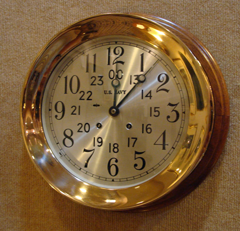 JMD16_Chelsea_Ship's_Bell_Clock_U_S_Navy_circa%20_1948_reg.jpg (218027 bytes)